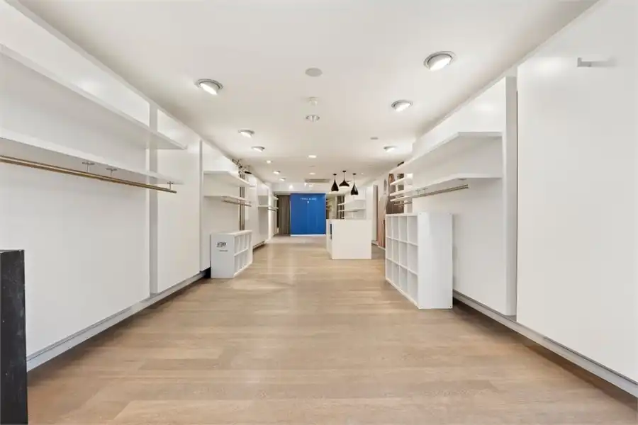 HANDELSRUIMTE TE HUUR MIDDEN IN HET STADSCENTRUM VAN SINT-TRUIDEN foto 6