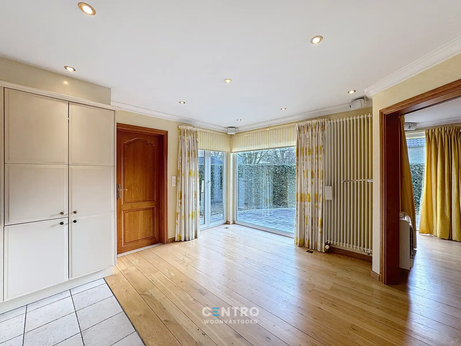 Ruime woning met 5 slpks, 2 badks én dubbele garage! foto 7