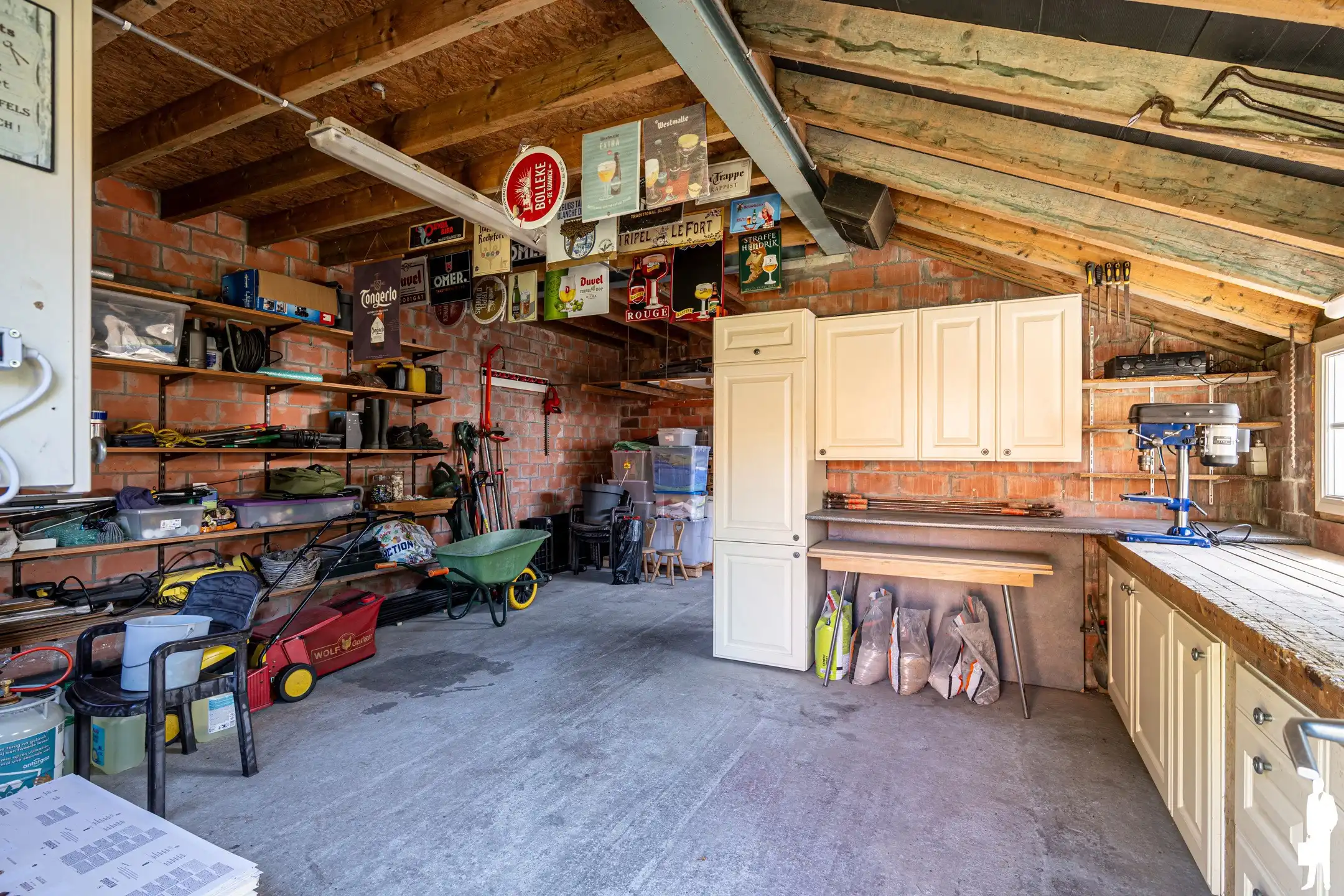 Vrijstaande villa met 4 slpk. gelegen op de dijk van kanaal  foto 42
