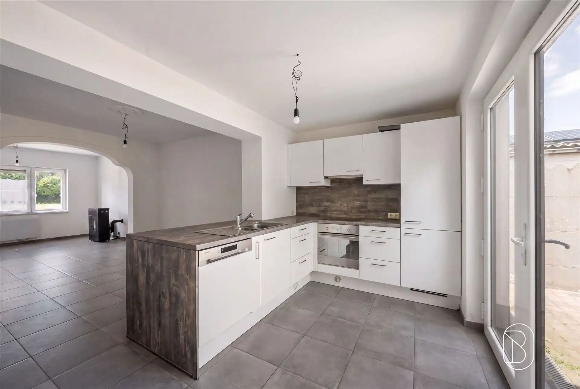 Mooie gerenoveerde halfopen woning met tuin in Saint-Sauveur foto 10