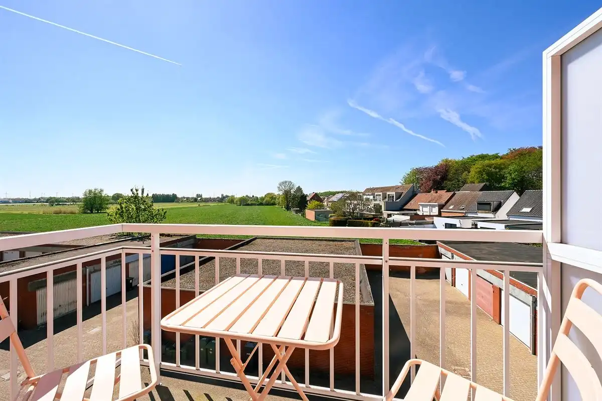 Top gerenoveerd appartement incl garage foto 17