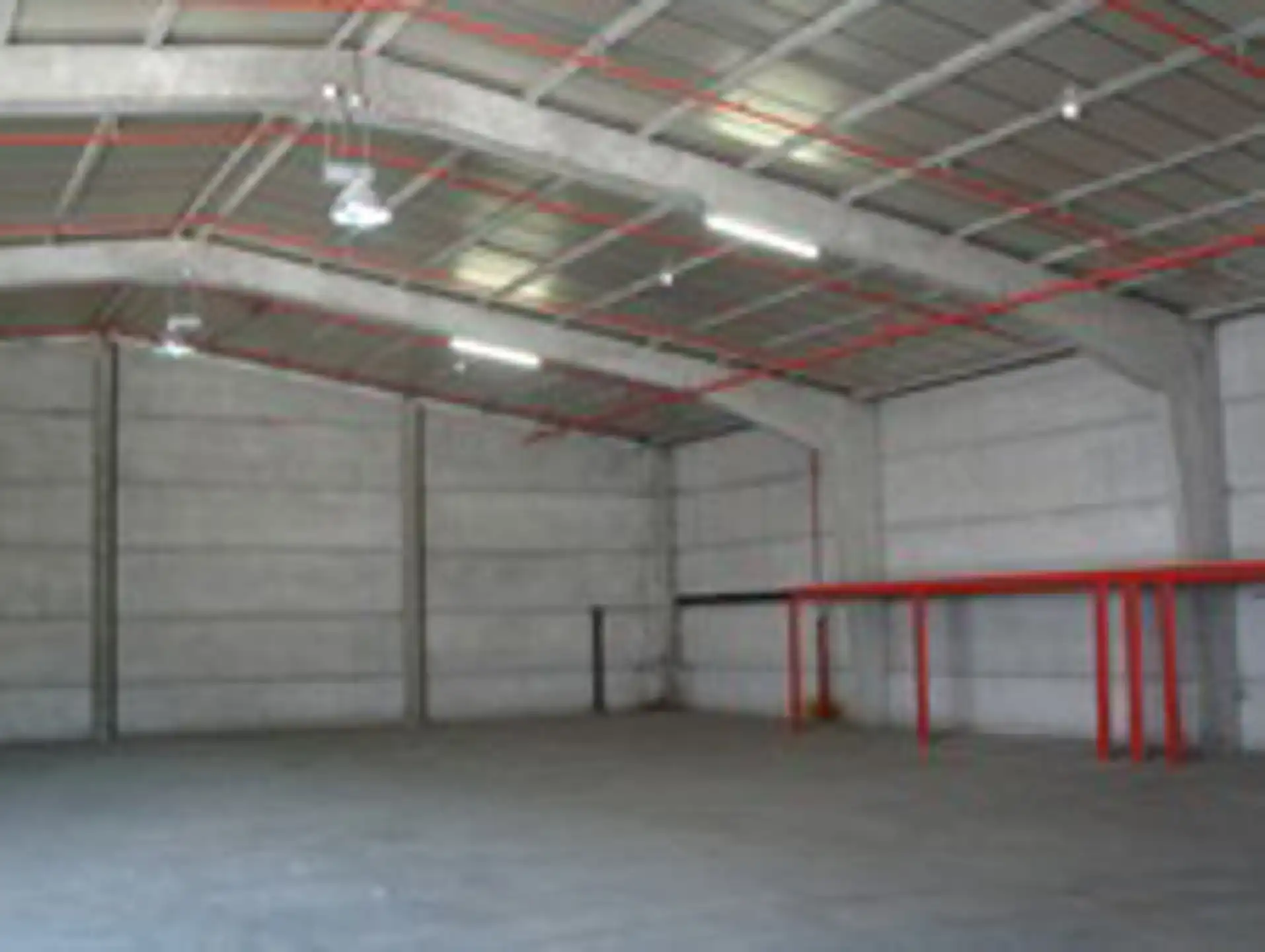 Magazijn met kantoor Unit 7 - 600m² te huur foto 2
