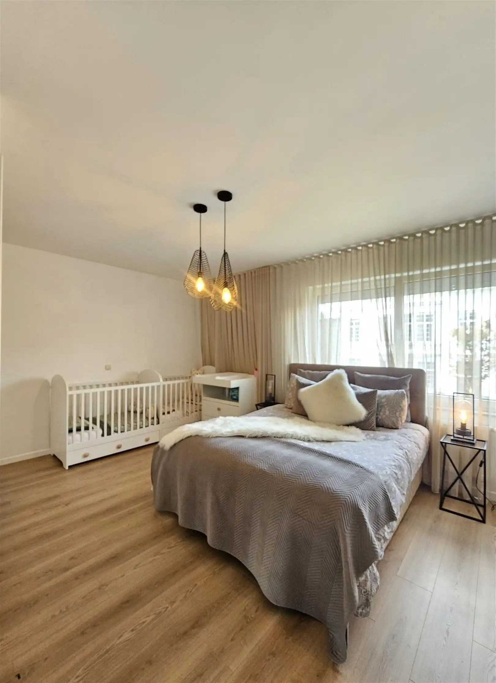 Modern ingericht appartement met 1 slaapkamer. foto 5