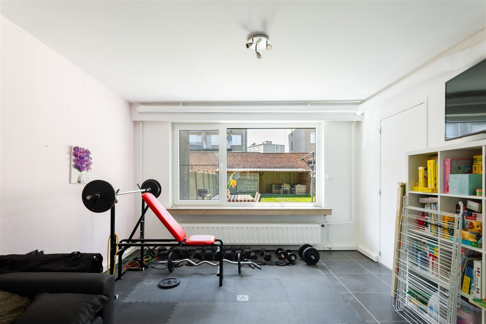 Twee ruime appartementen of één royale gezinswoning op centrale locatie foto 24
