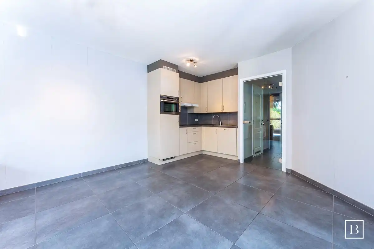 Lichtrijk tuinappartement met 1 slaapkamer foto 5