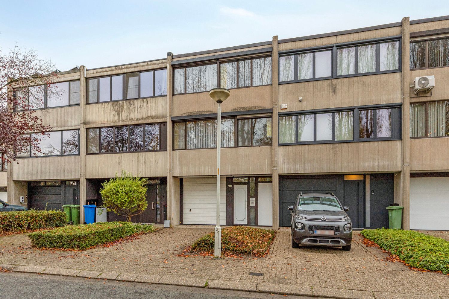 In de wijk 'Langbaanvelden' ligt deze te renoveren bel-étagewoning met 3 tot 4 slks, garage en tuin! foto 3