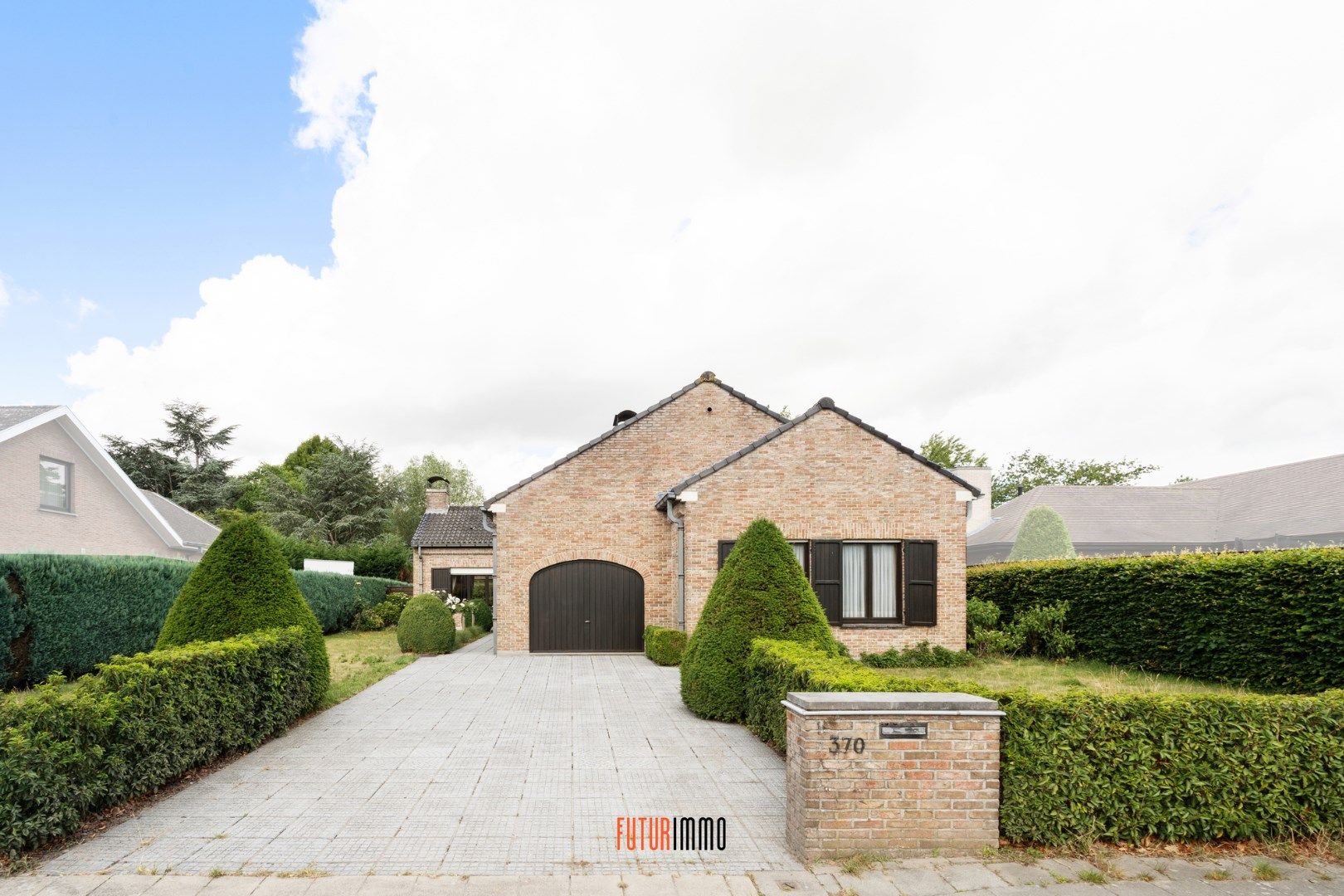Hoofdfoto van de publicatie: Open bebouwing met garage en ruime tuin