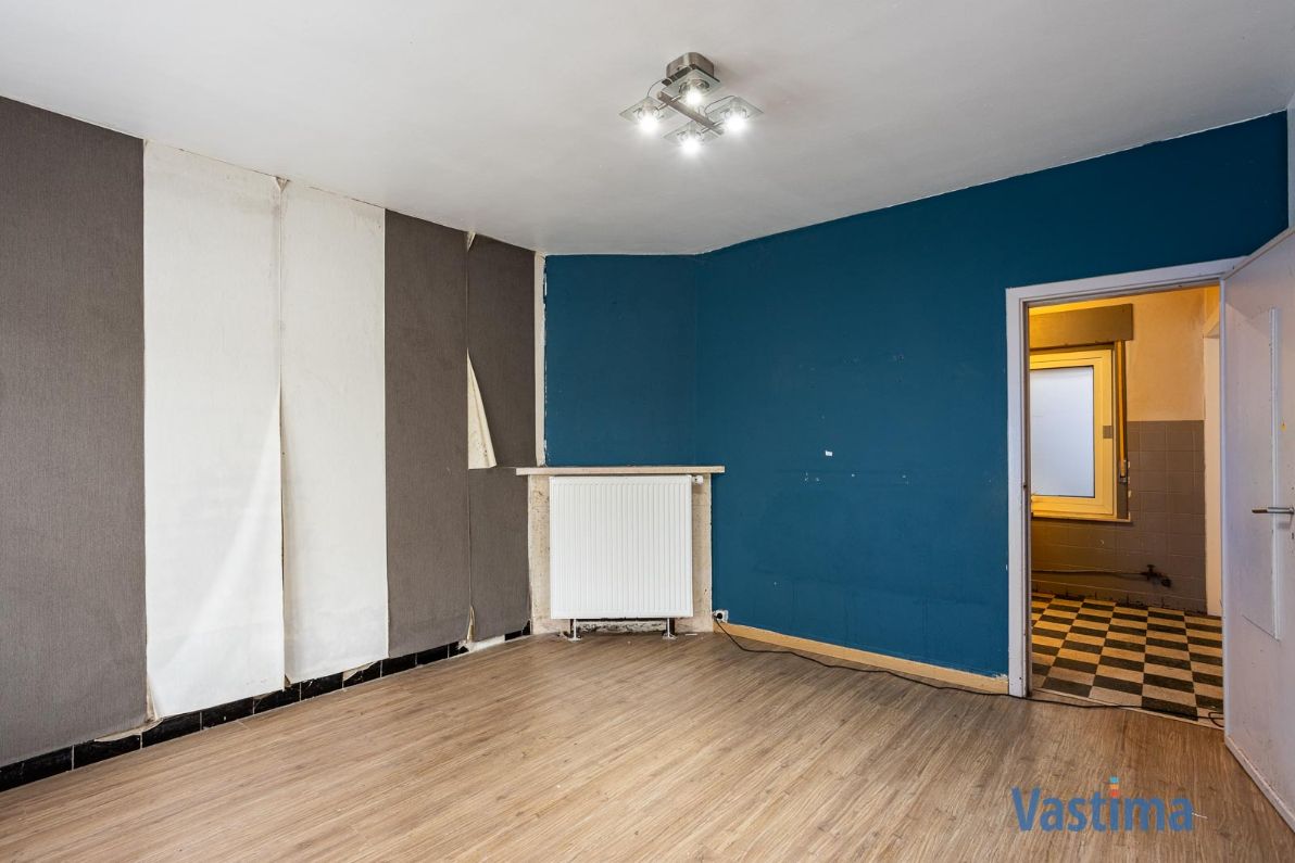 Te renoveren gezinswoning met potentieel op een gunstige locatie foto 8