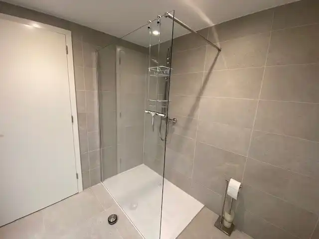 Ruim en instapklaar appartement met 3 slaapkamers, 2 terrassen en garage. foto 16