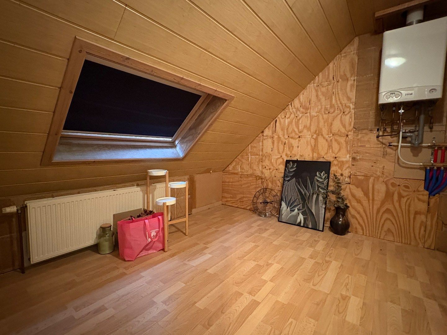 Woning met 2 slaapkamers, vernieuwde badkamer en inpandige garage te huur in Harelbeke  foto 10