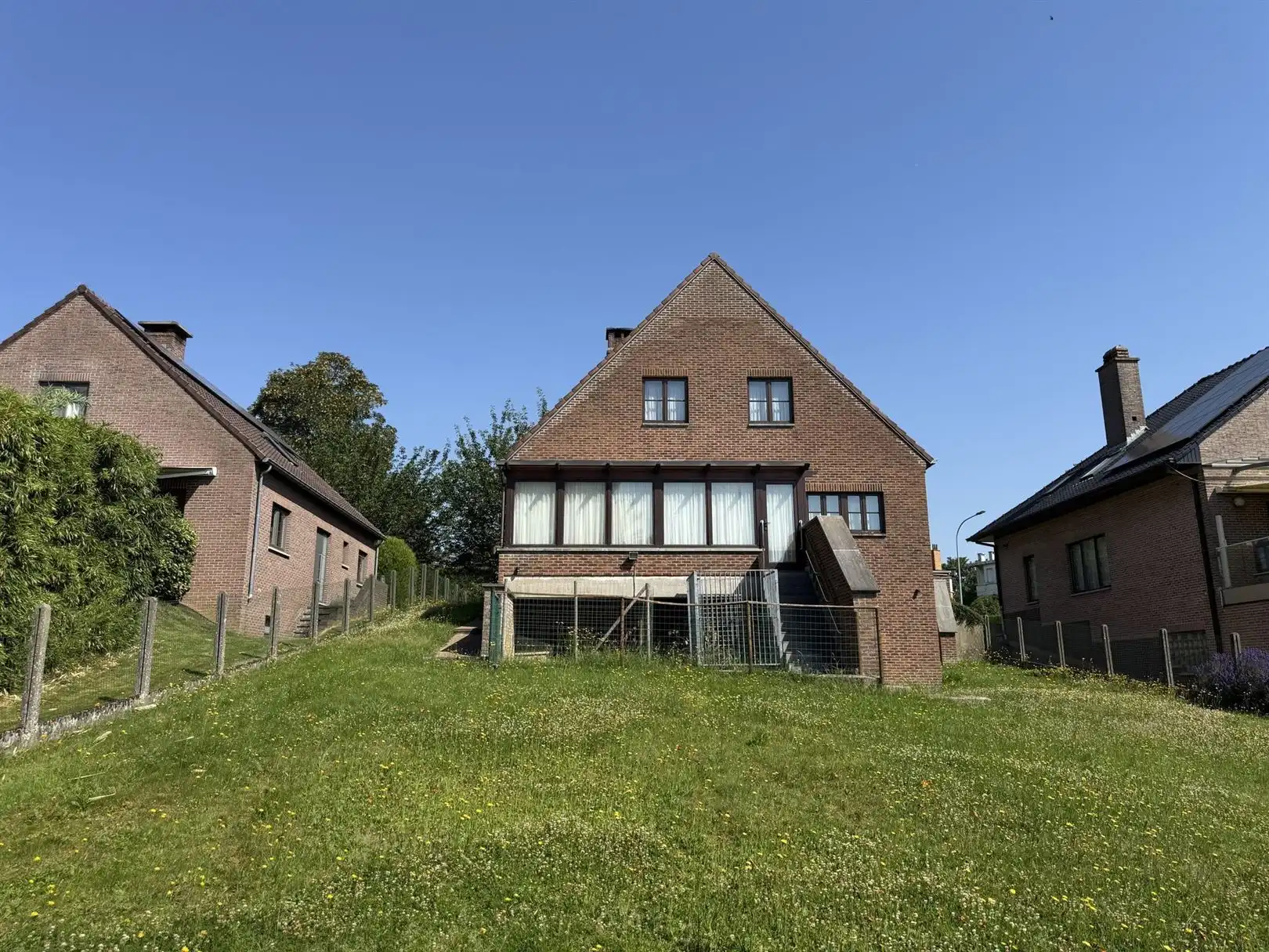 Ruime villa met 4 slpk's, 2 badkamers en garage foto 28