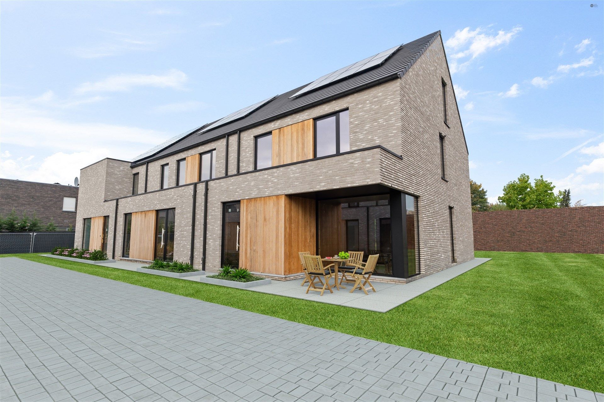 Ruime rijwoning met uitweg langs achter foto 5