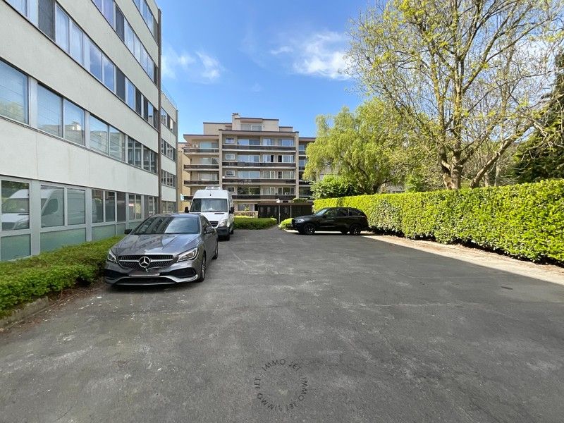 Centraal gelegen appartement met twee slaapkamers en een terras foto 14