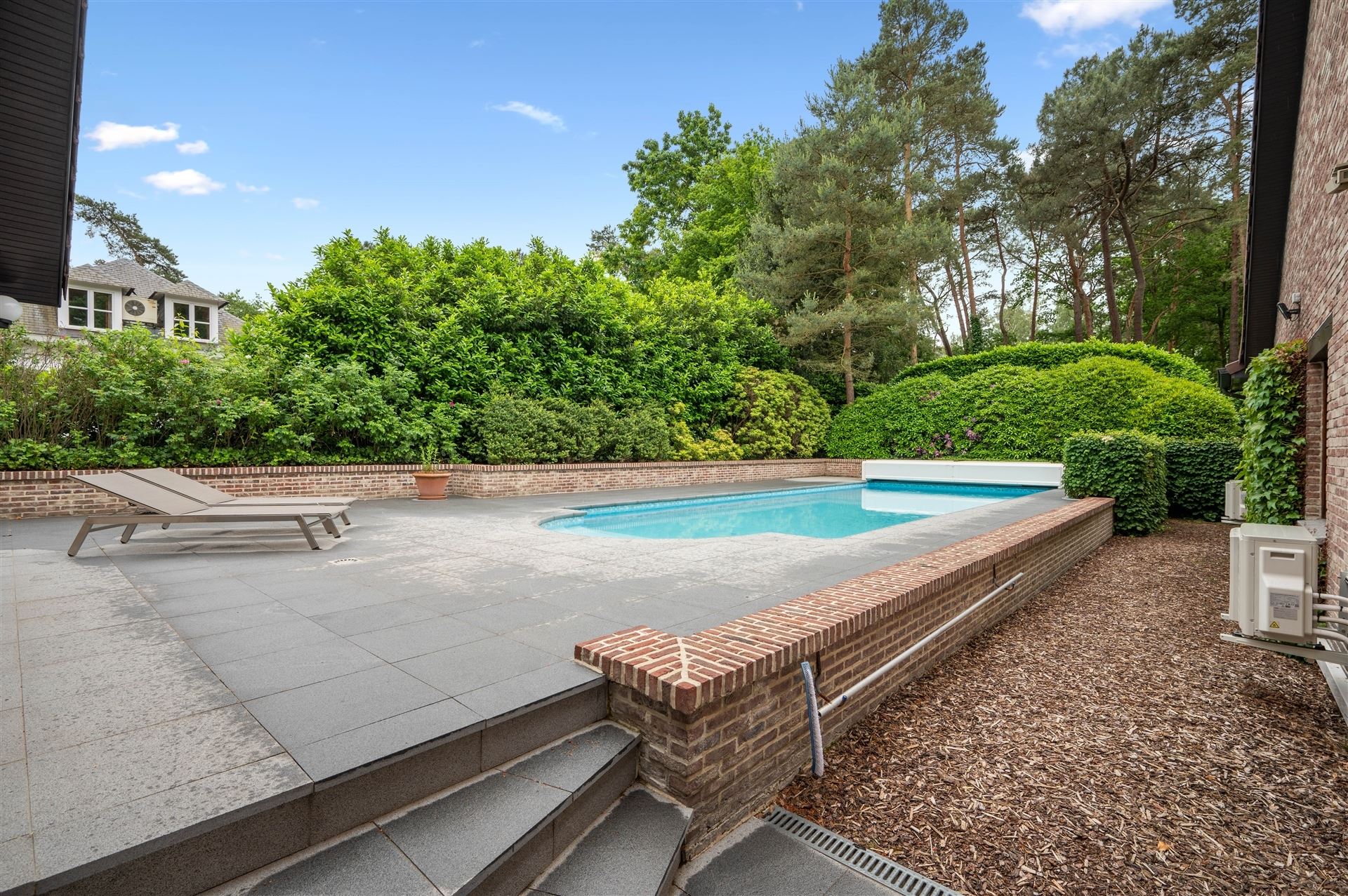Prachtige villa met een mooie en zeer goed onderhouden tuin foto 51