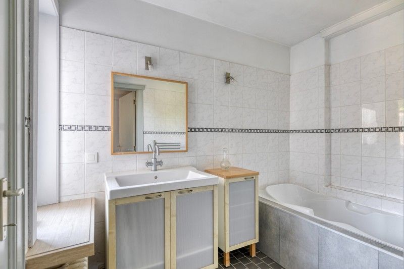 Uniek, karaktervol herenhuis met 5 slaapkamers én aparte garage in hartje Temse TE KOOP! foto 29