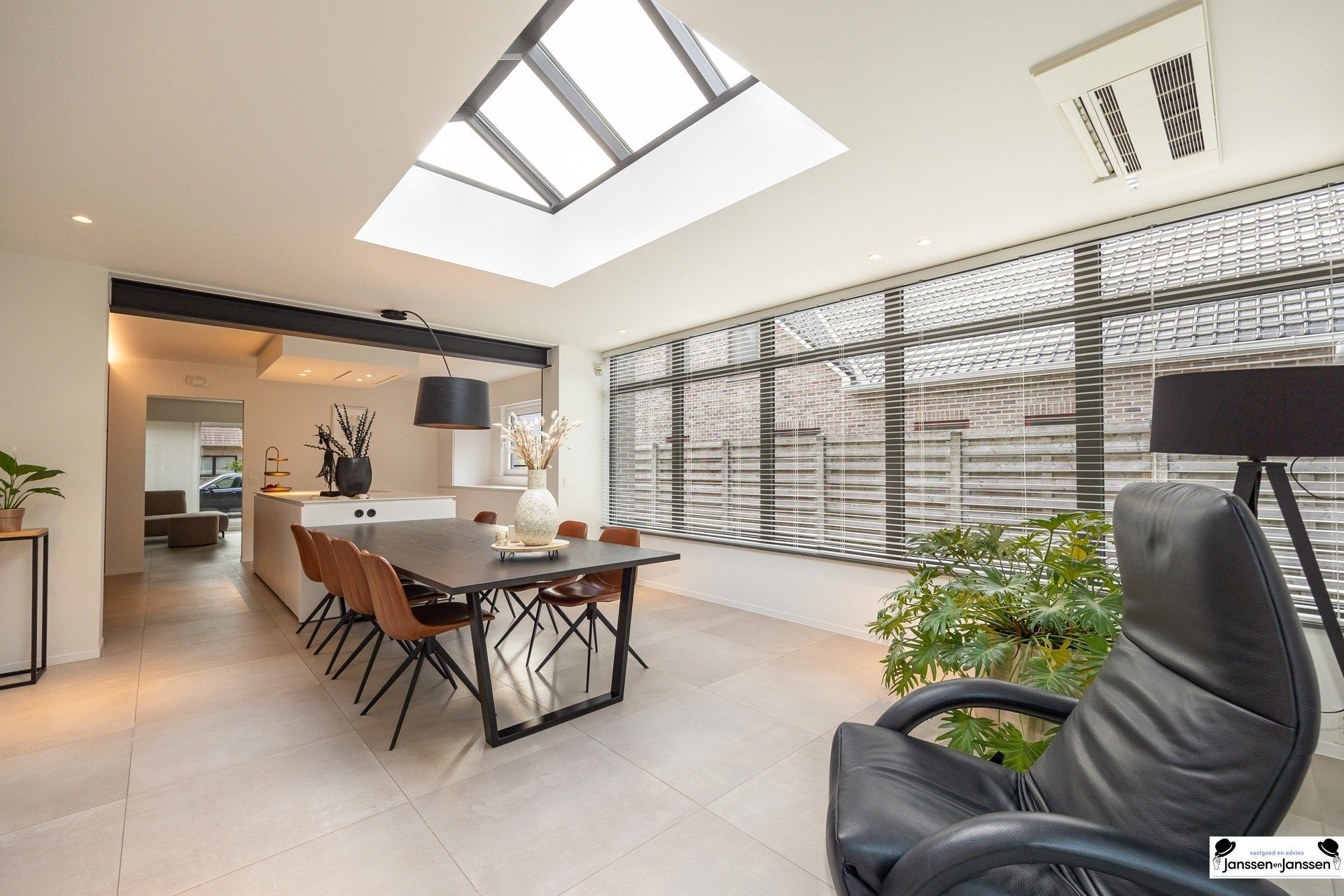 Instapklare, volledig gerenoveerde woning op royaal perceel! foto 11