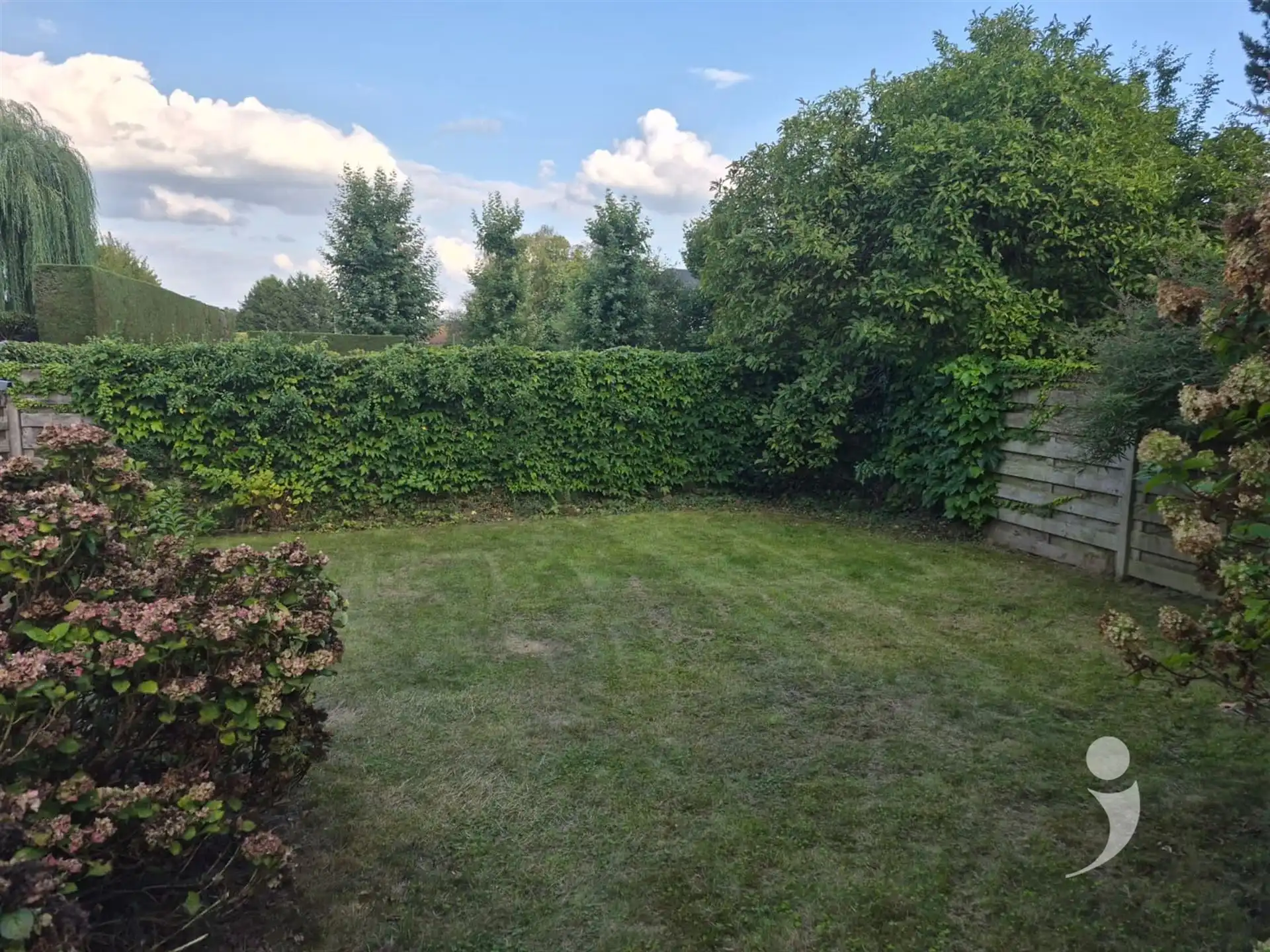 appartement met tuin en staanplaats voor de wagen foto 17