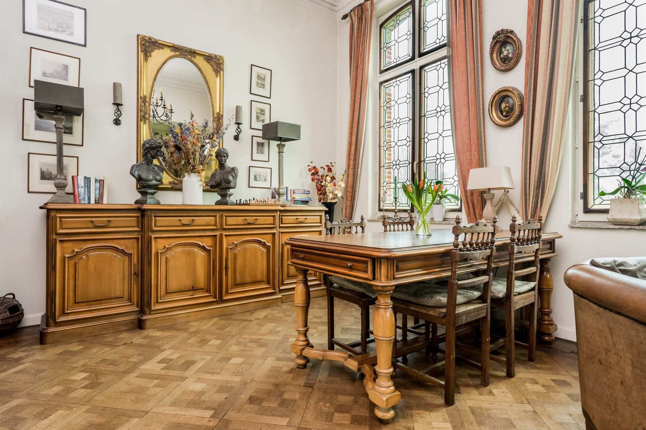Uitzonderlijke kasteelvilla met siertuin en boomgaard foto 35
