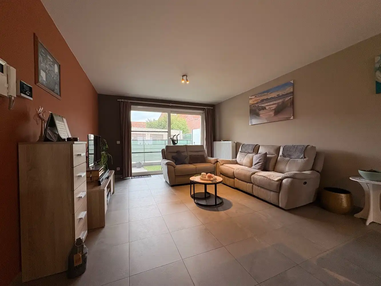 Gelijkvloers appartement met twee slaapkamers + autostaanplaats foto 4