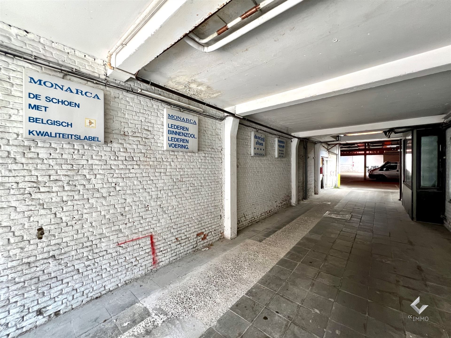 Magazijn ca. 700m² op centrale ligging! foto 3