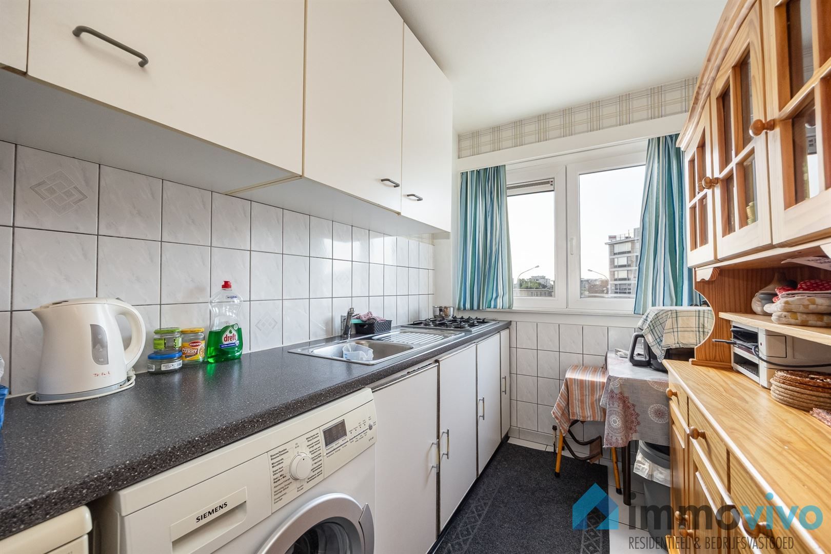 Solide goed onderhouden building in beton met 8 appartementen en dubbele garage foto 10