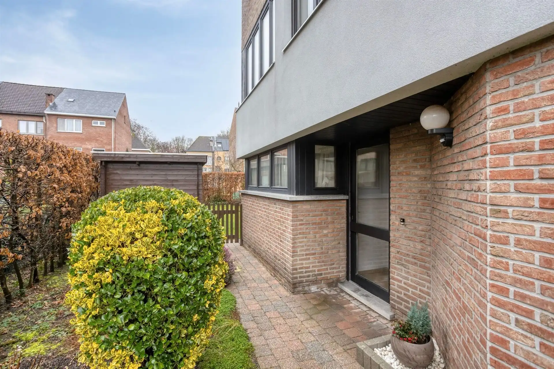 Gezinswoning gelegen in rustige wijk foto 33