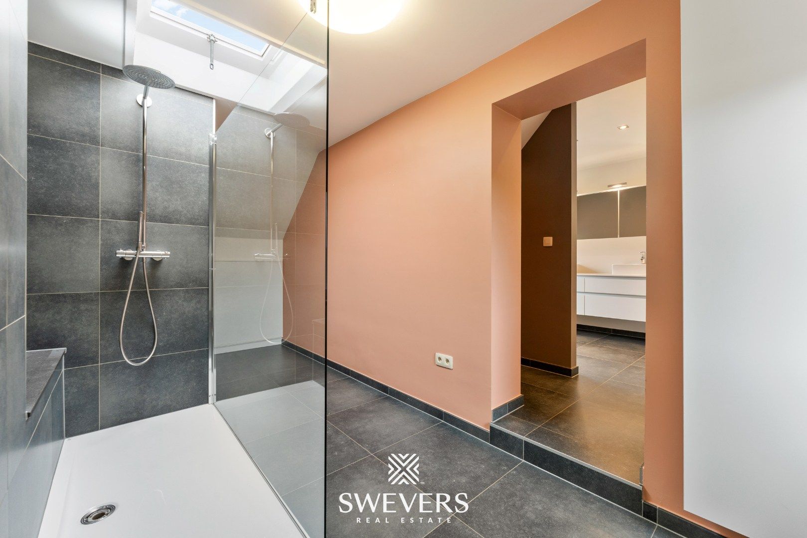Riante woning met vijf slaapkamers en zwembad te Heusden-Zolder foto 21