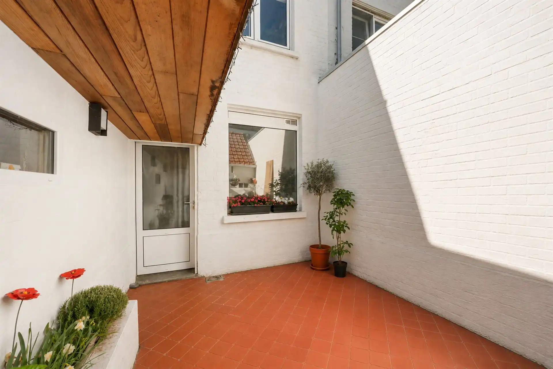 Gezellige instapklare woning met 3 slpk, koer en tuintje foto 7