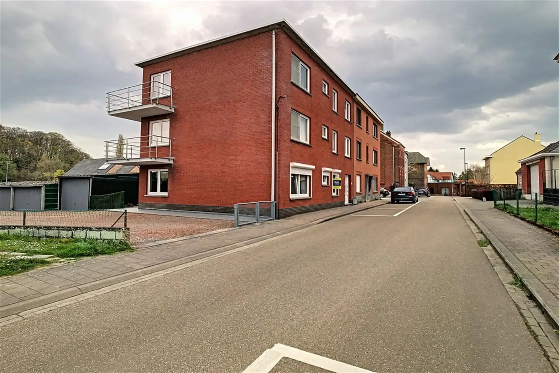 Appartement met garage en gsch tuin foto 16
