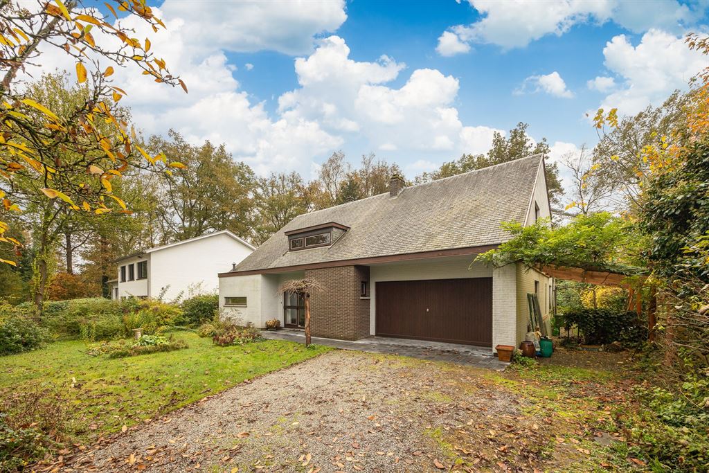 Hoofdfoto van de publicatie: Te renoveren landhuis met zuid-tuin