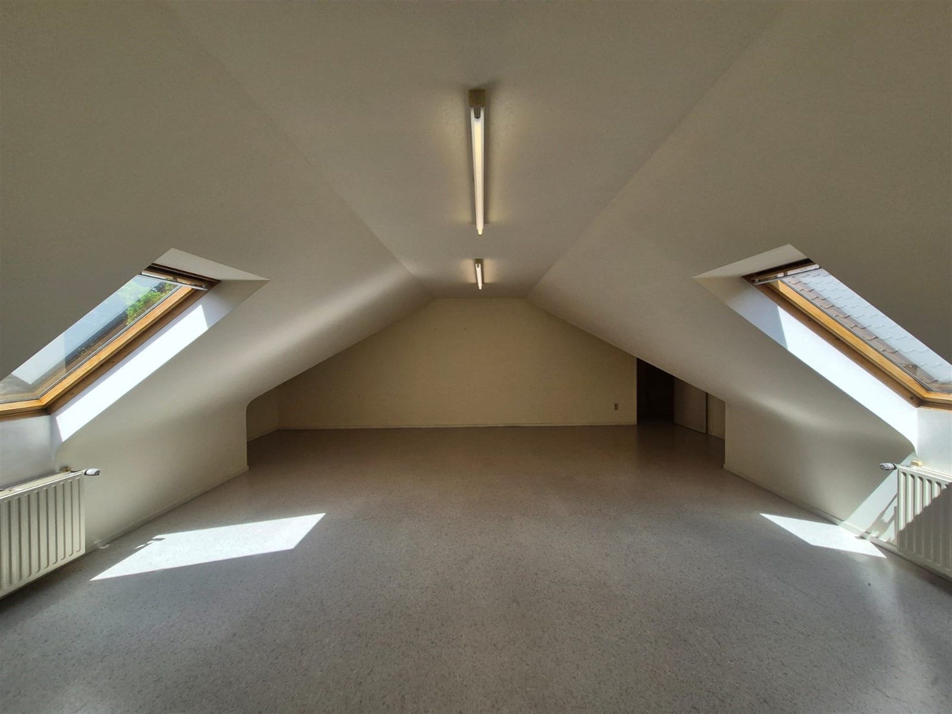 Gunstig gelegen ruime villa in groene omgeving.  foto 27
