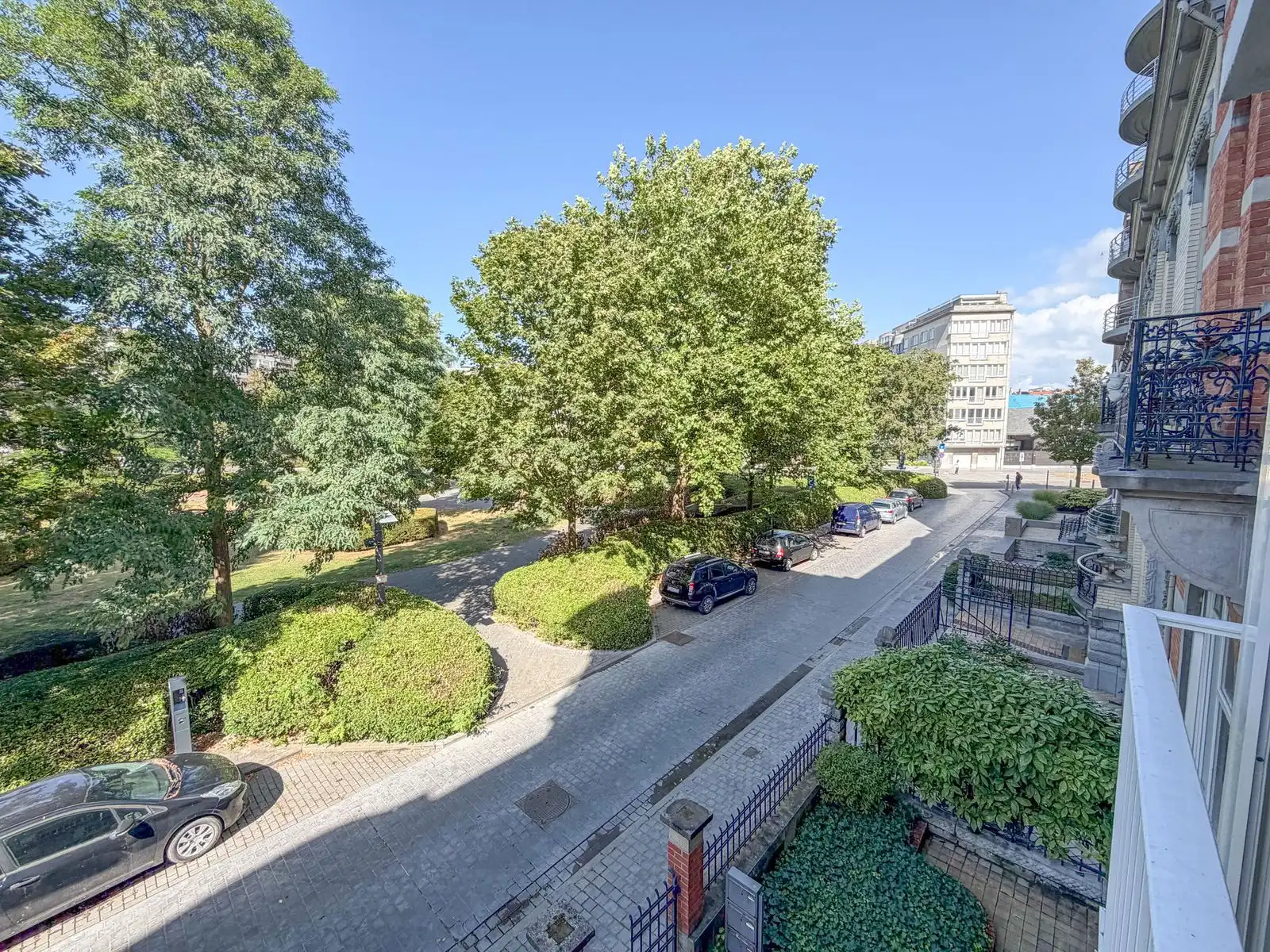 Lichtrijk, volledig gerenoveerd appartement met 2 slpk pal aan het park foto 3