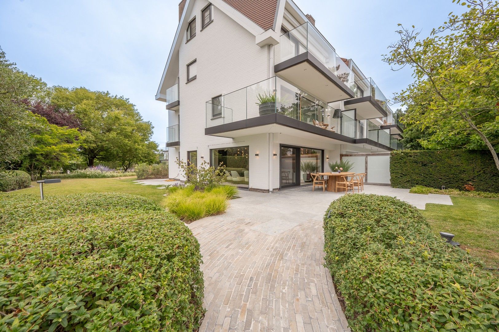 Magnifiek tuinappartement met tuin op het zuid-westen, rustig gelegen in het Zoute. foto 13
