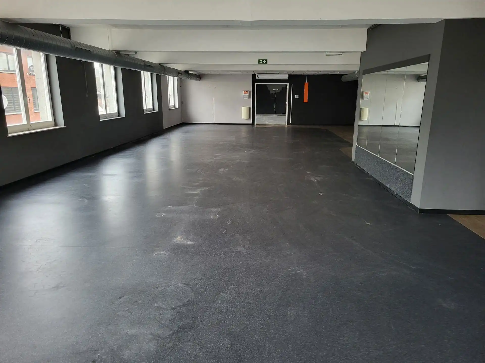 TE HUUR: Pand van 1386m² op de Pauwengraaf, Maasmechelen foto 9