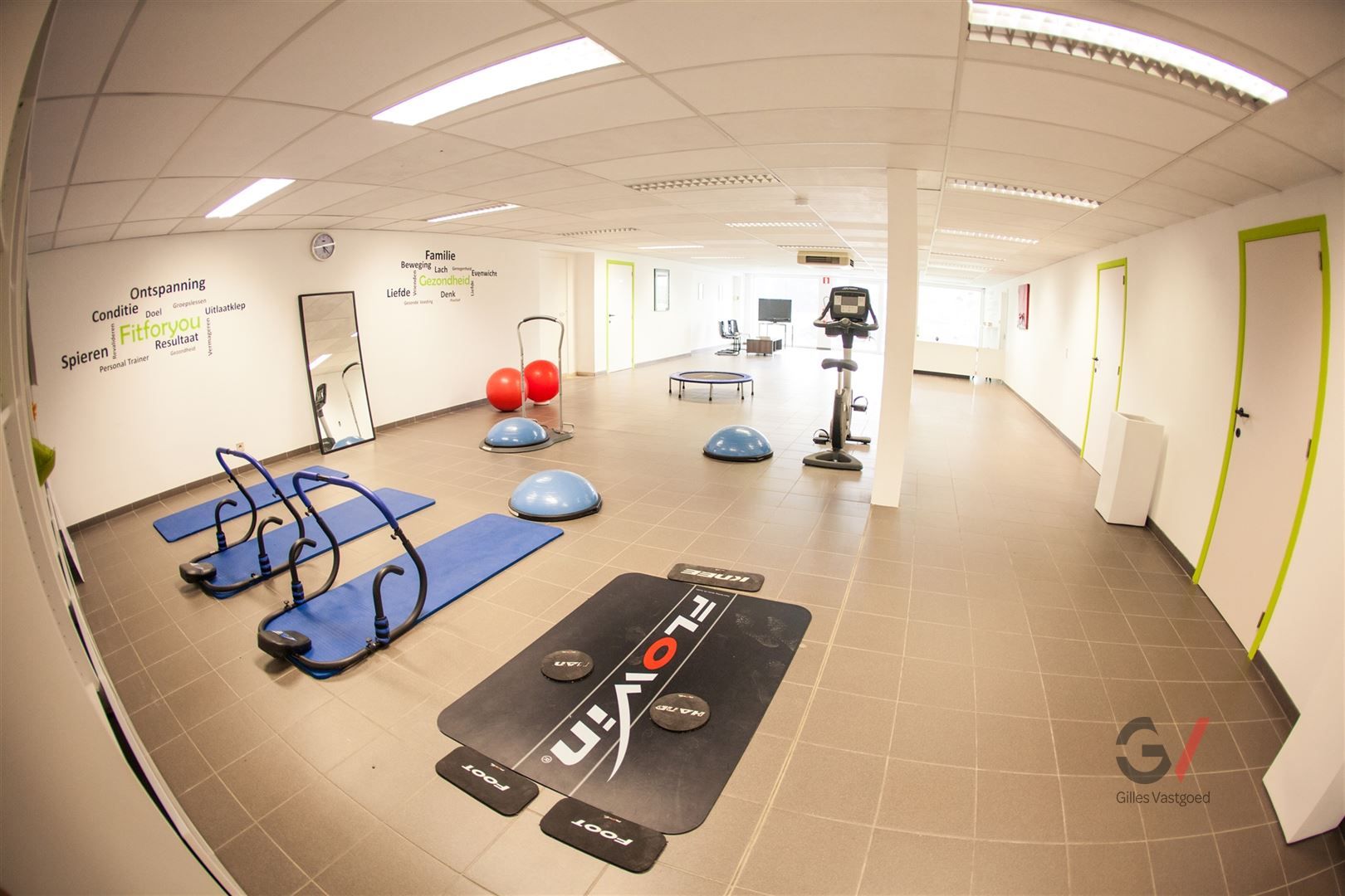 Commerciële winkelruimte te huur foto 8