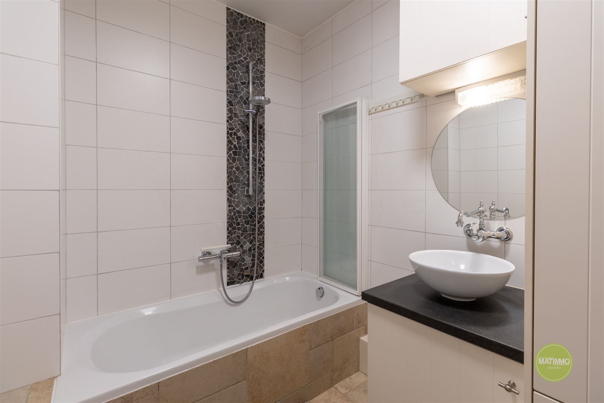 Instapklaar en ruim duplex appartement in Ezaart foto 14