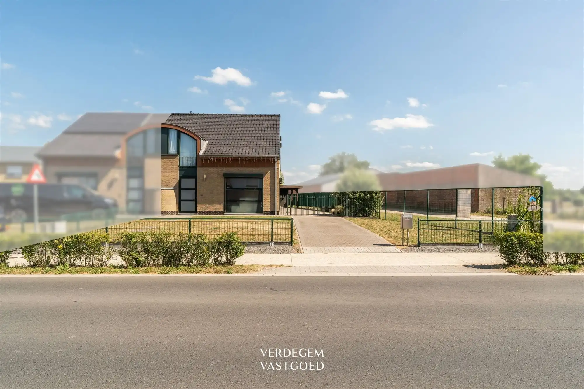 Instapklare woning met 3 slaapkamers, grote tuin en carport foto 18
