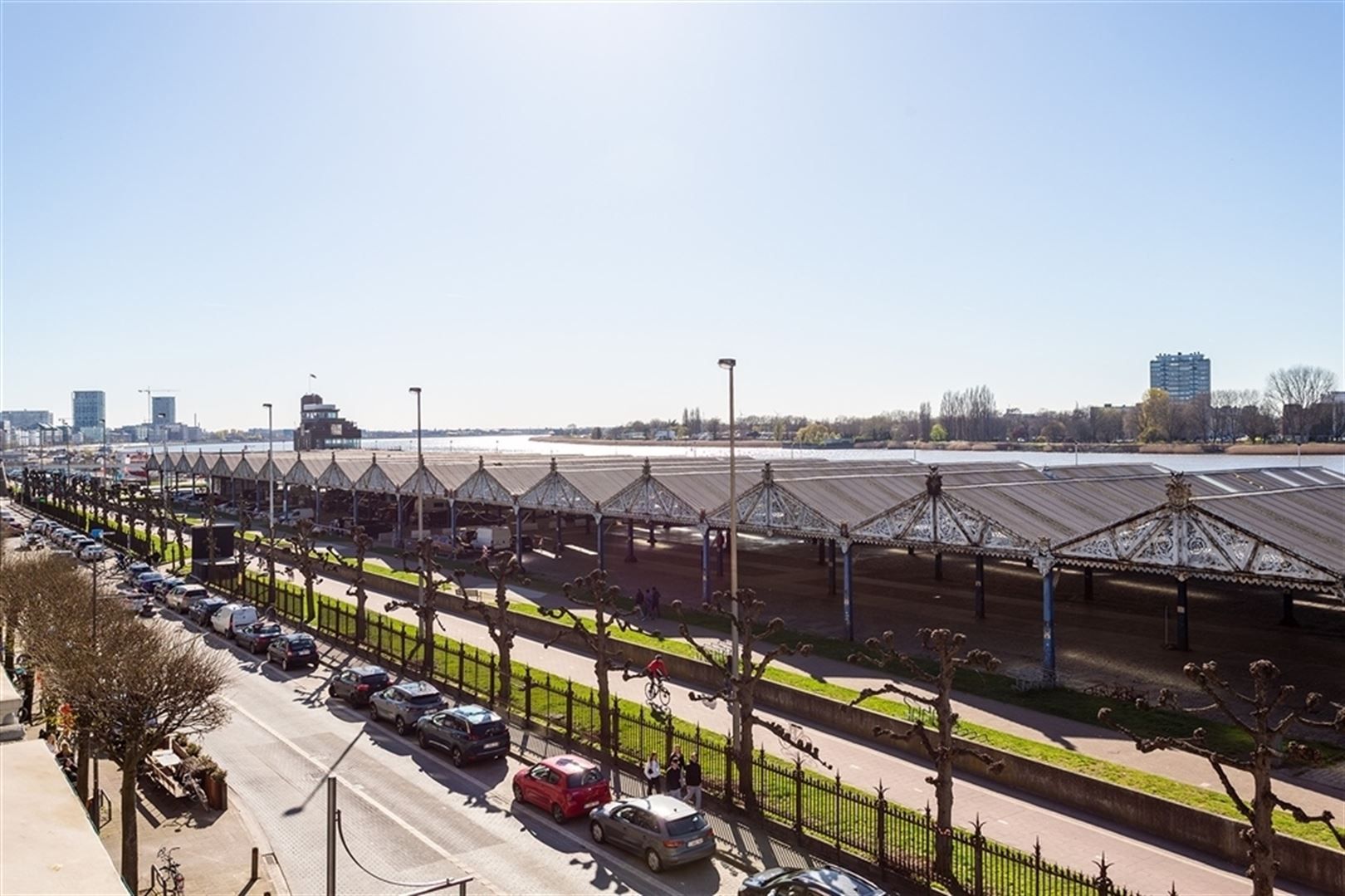 Instapklaar kantoor van 370 m² langs de kaaien met zicht op de Schelde foto 11