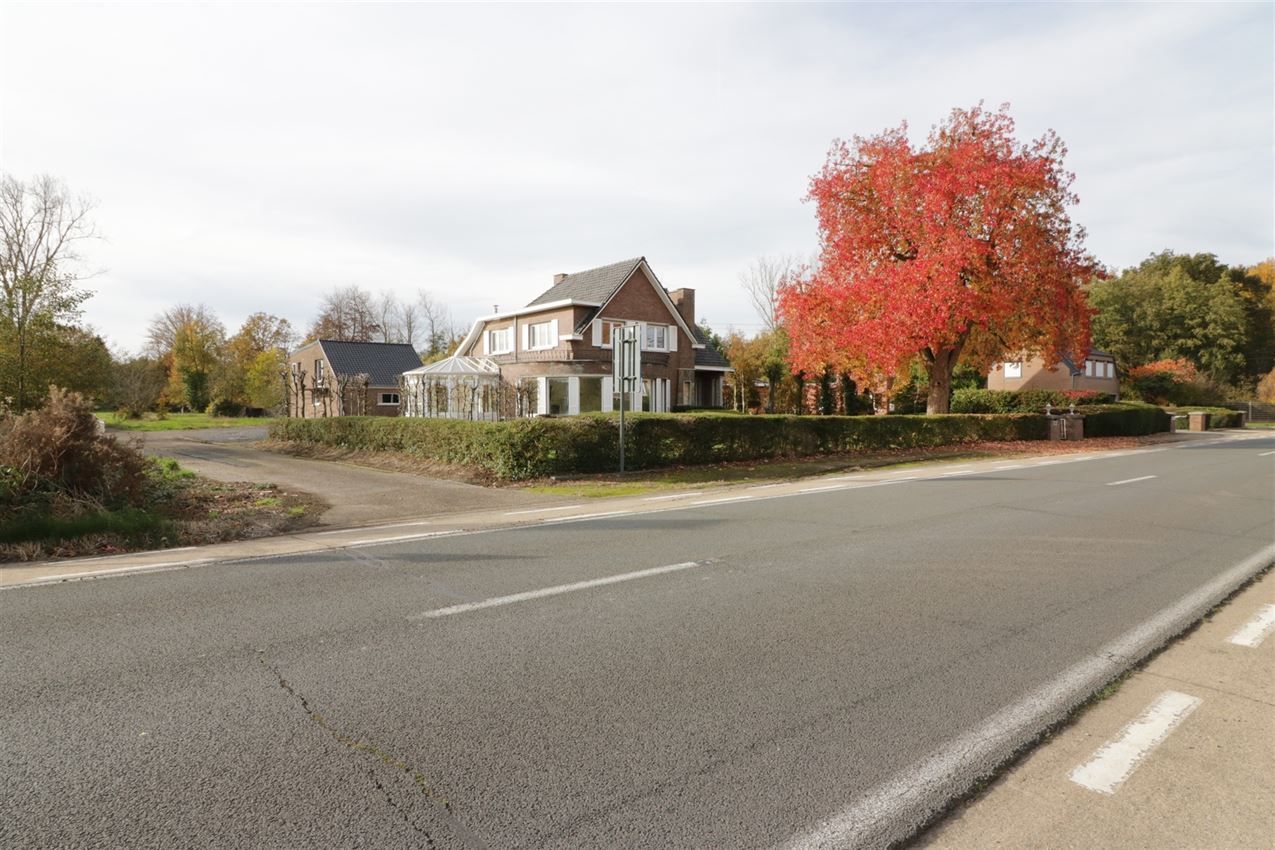 Villawoning met 4 slaapkamers en bijgebouw foto 33