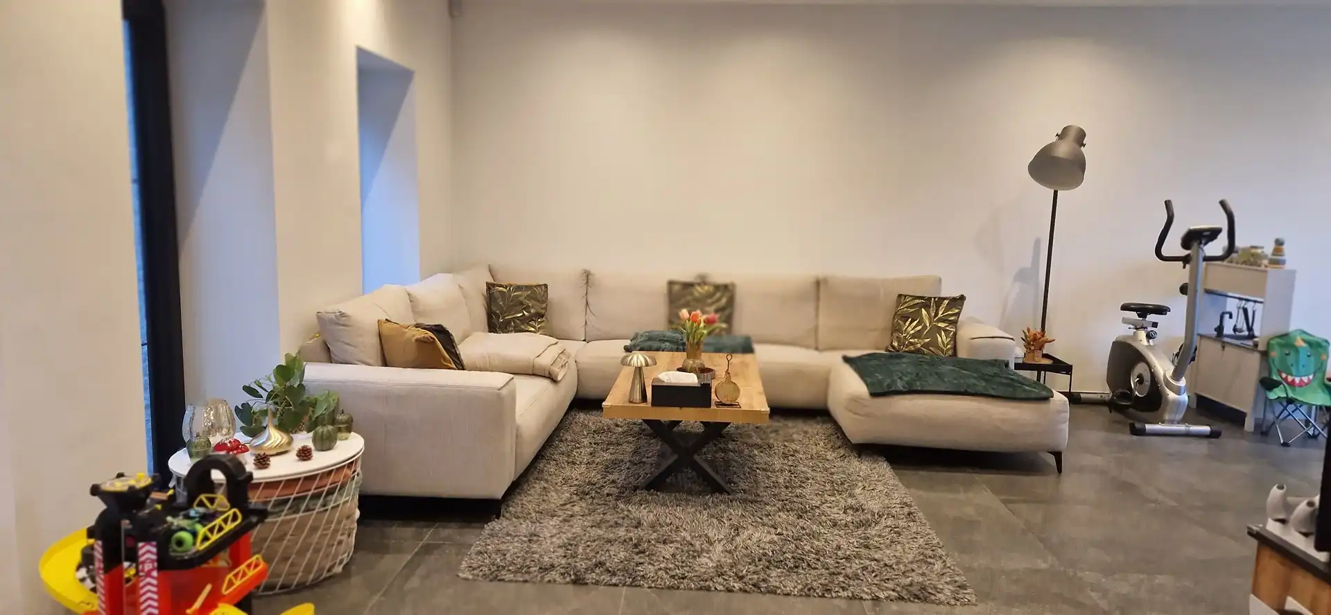 Prachtig  gerenoveerde en rustig gelegen EENGEZINSWONING (2024), bewoonbaar: 192m², met mooie leefruimten, 3 slaapkamers, garage 2 wagens en grote tuin op 14 are 54 ca. foto 15