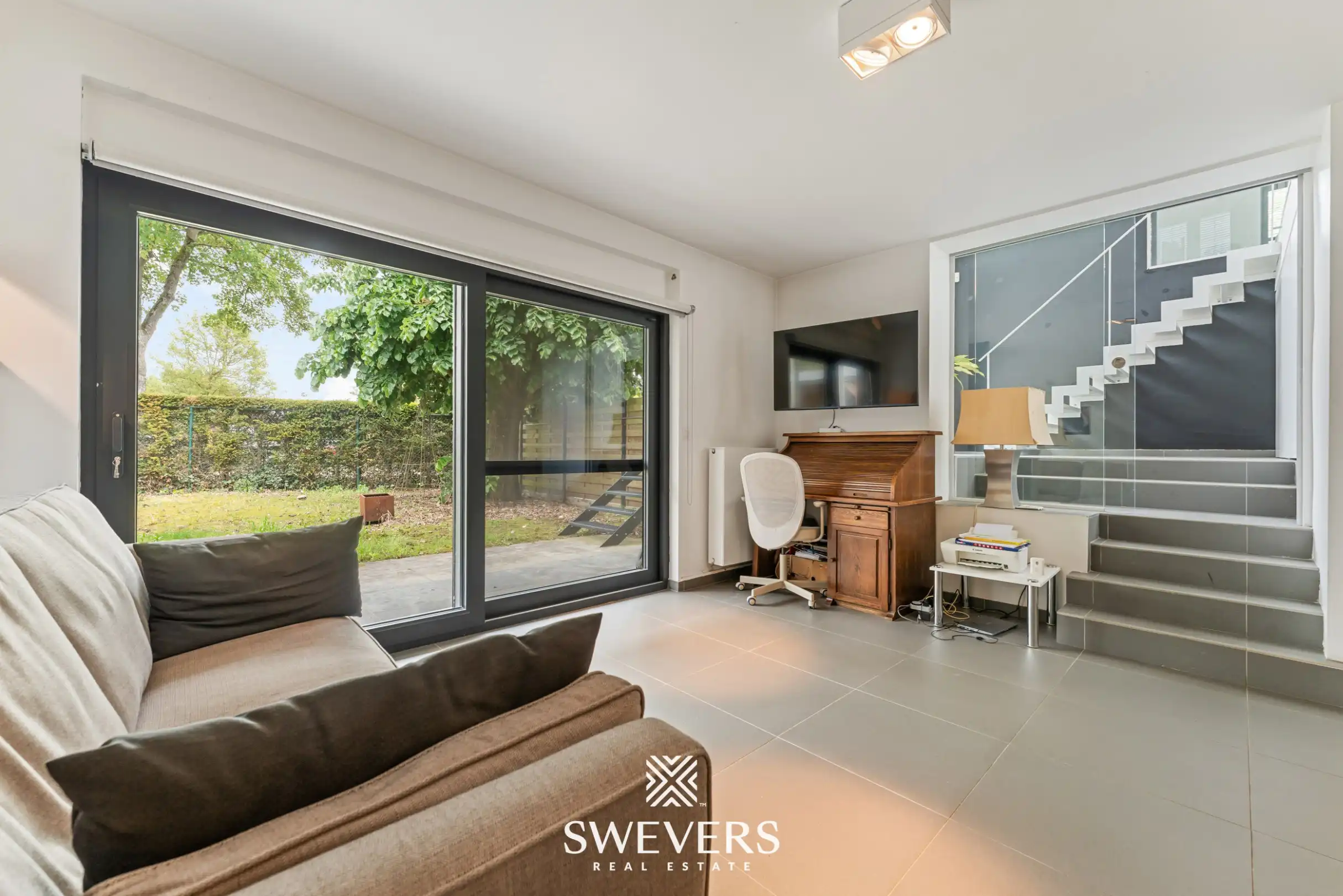 Magnifieke instapklare woning met diverse commerciële mogelijkheden en zwembad  foto 10