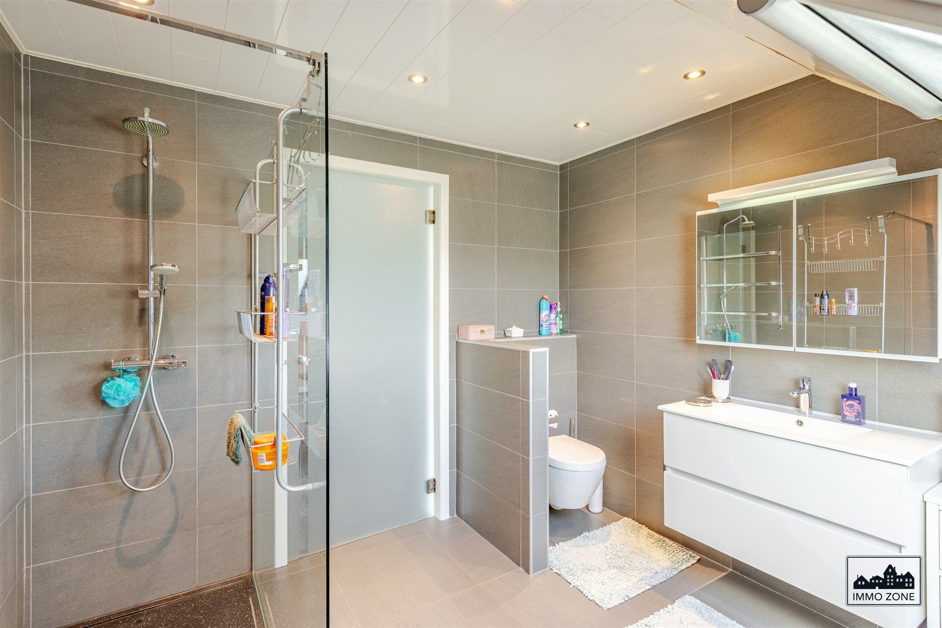 Ruime woning met 4 slaapkamers in De Klinge  foto 12