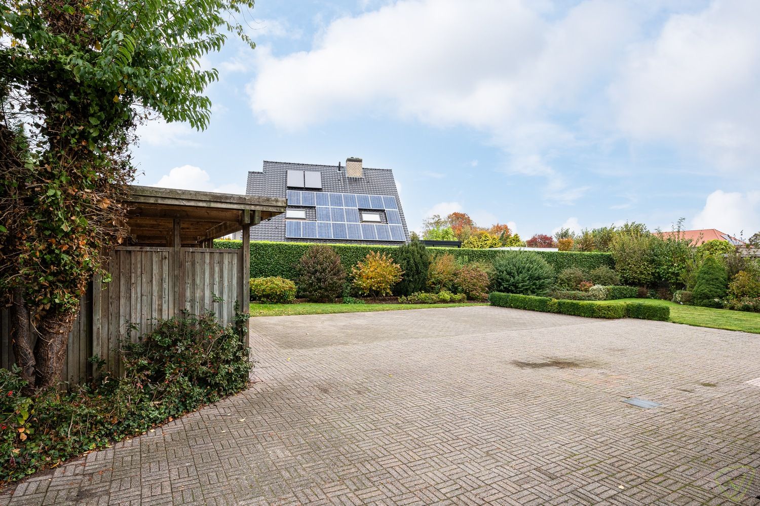 Kwalitatief afgewerkte woning met praktijkruimte en uitzonderlijk ruime kelderverdieping foto 33