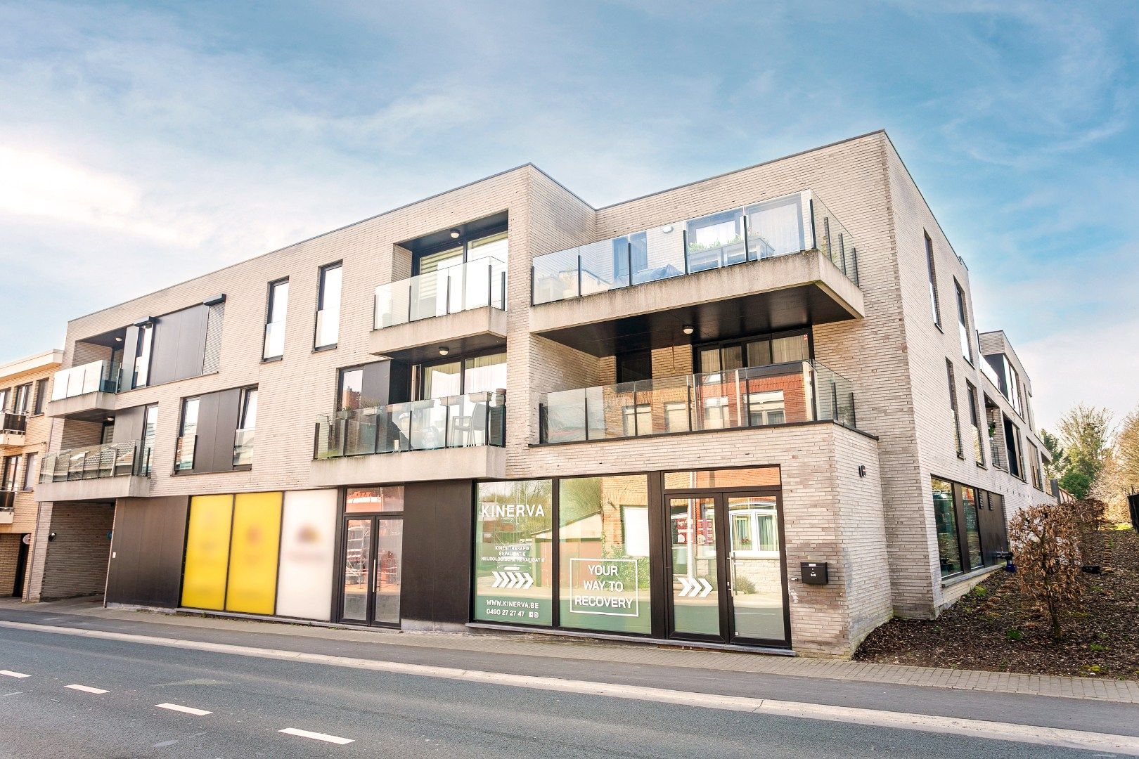 Recent, energiezuinig appartement met 2 slpks, 2 terrassen en autostaanplaats foto {{pictureIndex}}