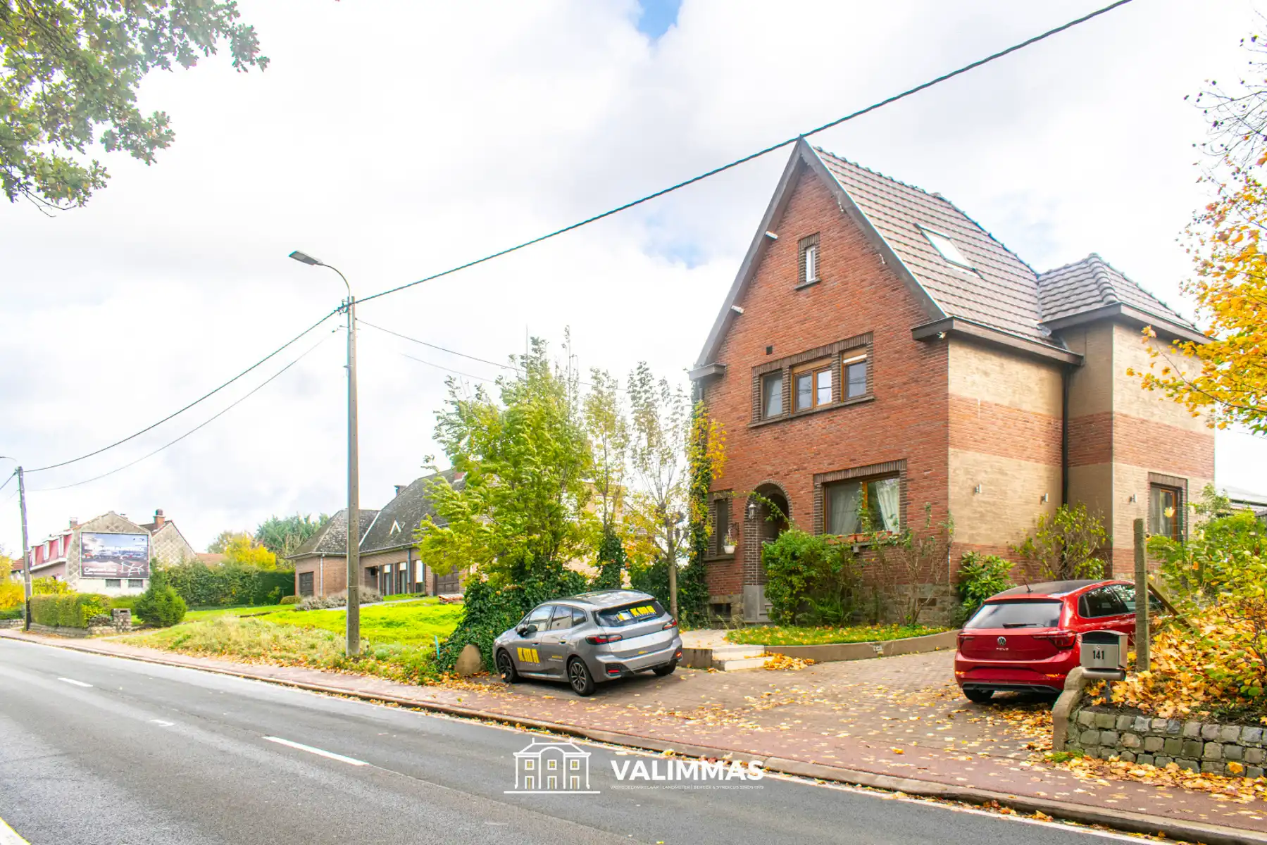 Ruime, instapklare woning met bijgebouw/studio en grote tuin foto {{pictureIndex}}