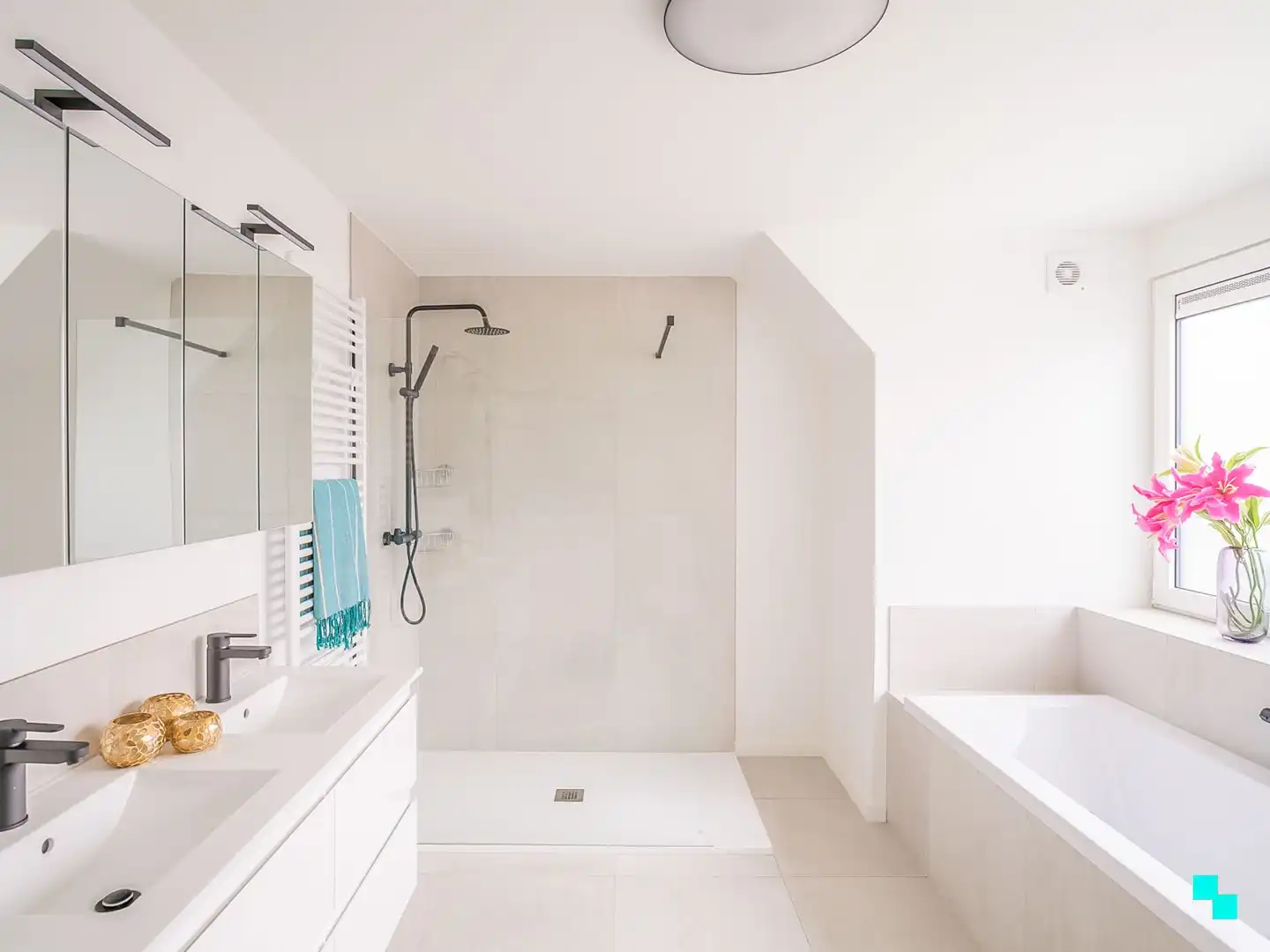 Hoogwaardig gerenoveerde woning in Melle foto 18