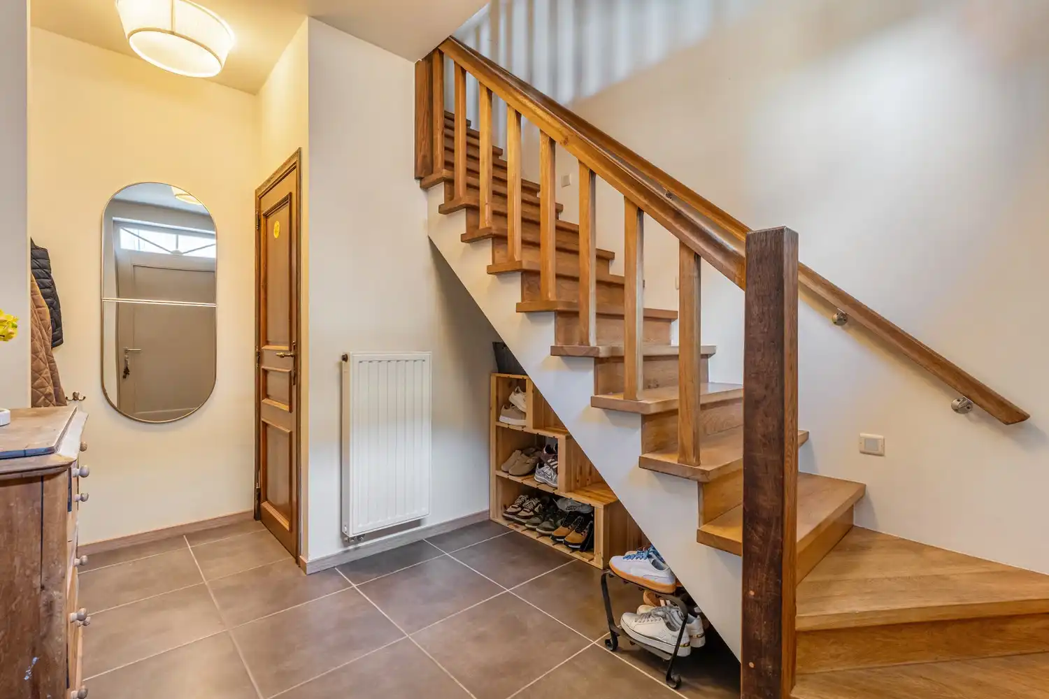 Goed gelegen, halfopen en energiezuinige woning met 3 slaapkamers, een bureau en een oprit met een garage te Kessel-Lo! foto 2