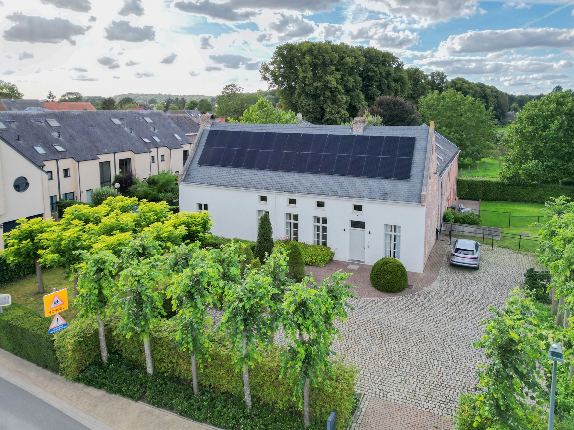 Prachtige, volledig gerenoveerde 3-gevel woning in een historisch kader foto 1