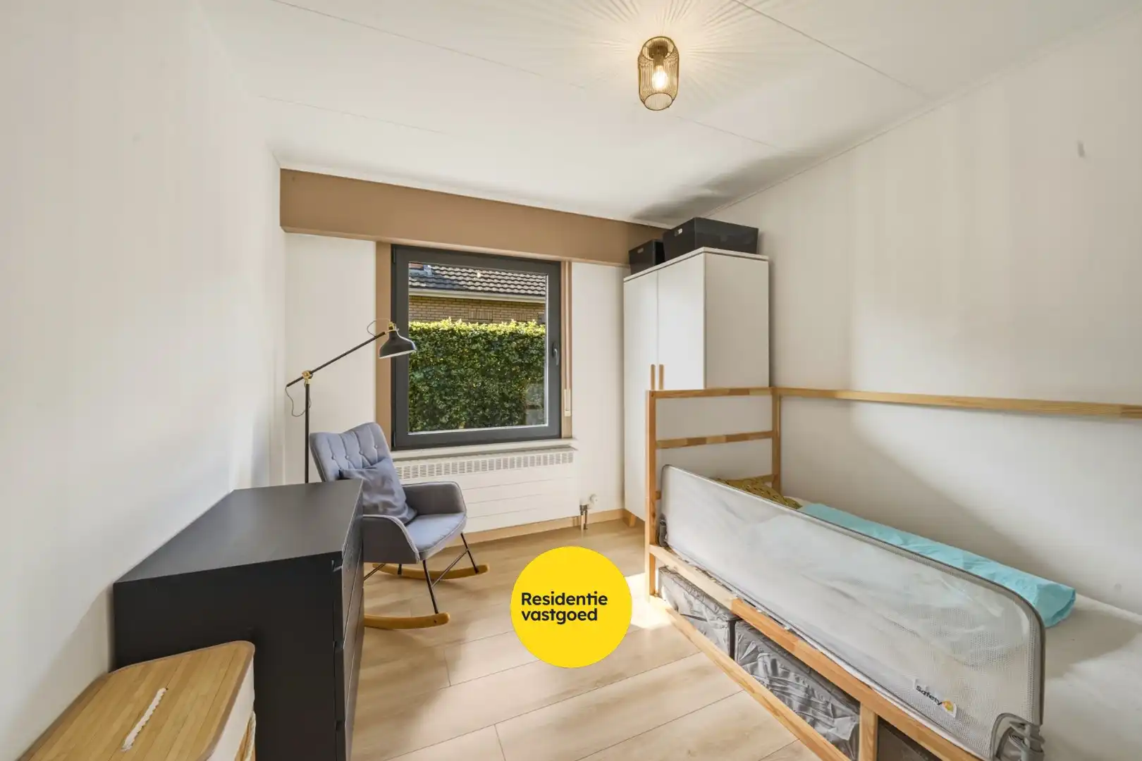 Instapklare ruime bungalow met zongerichte tuin in hartje Oudenburg! foto 17