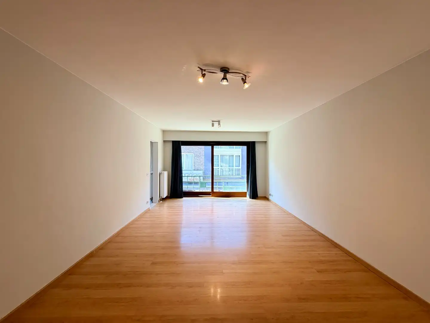 Instapklaar tweeslaapkamerappartement met ruim terras & kelder in centrum Roeselare! foto 14